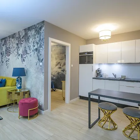 Moonlight Z Basenem I Parkingiem - Plazowa - Apartment