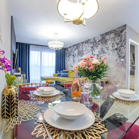Moonlight Z Basenem I Parkingiem - Plazowa - Apartment